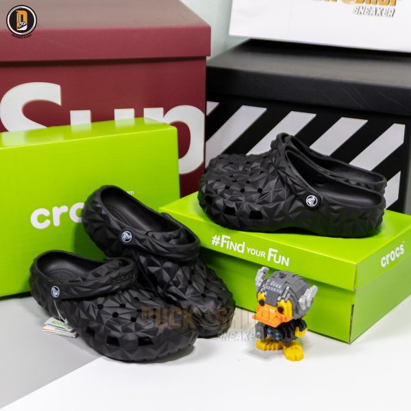 Sục Crocs Classic Geometric Black Bản Trung - Hình ảnh 4