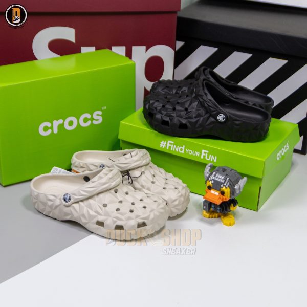 Sục Crocs Classic Geometric Black Bản Trung - Hình ảnh 6