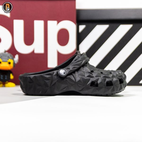 Sục Crocs Classic Geometric Black Bản Trung