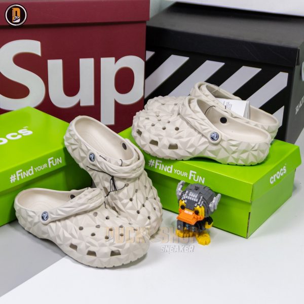 Dép Sục Crocs Classic Geometric Cream Bản Trung - Hình ảnh 5
