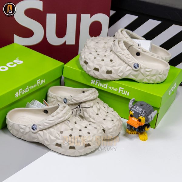 Dép Sục Crocs Classic Geometric Cream Bản Trung - Hình ảnh 4