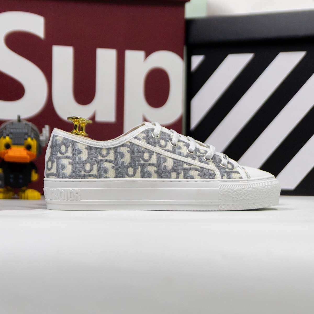 Giày WALK’N’DIOR SNEAKER Gray Stone Dior Oblique Embroidered Cotton B56
