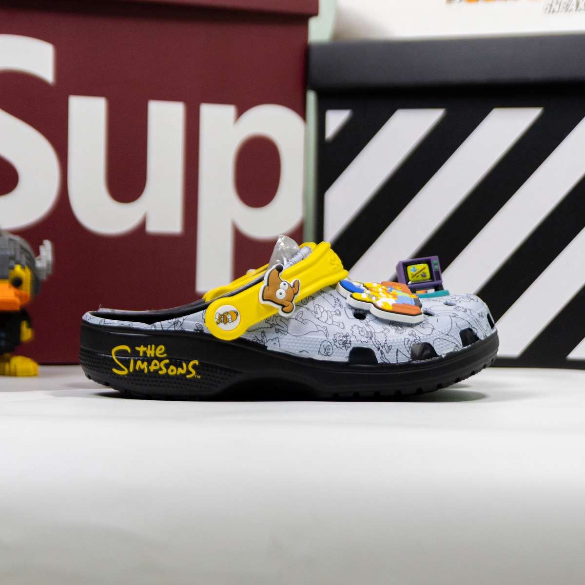 Dép Sục Crocs Classic Clog x The Simpsons