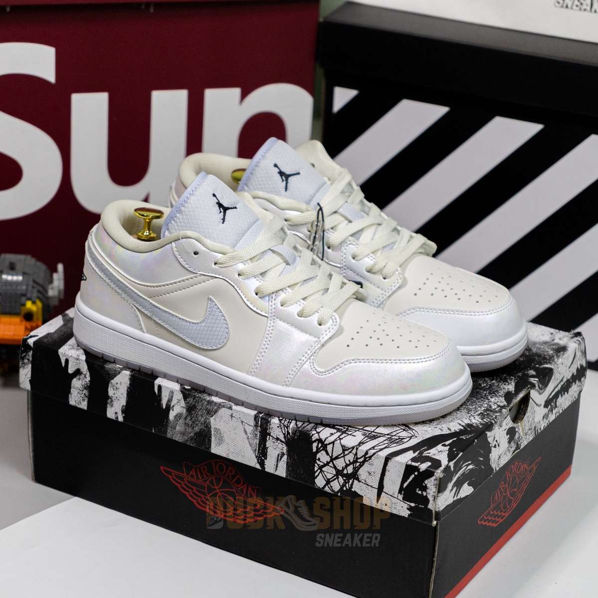 Alternative view of Giày Nike Air Jordan 1 Low Year of the Snake