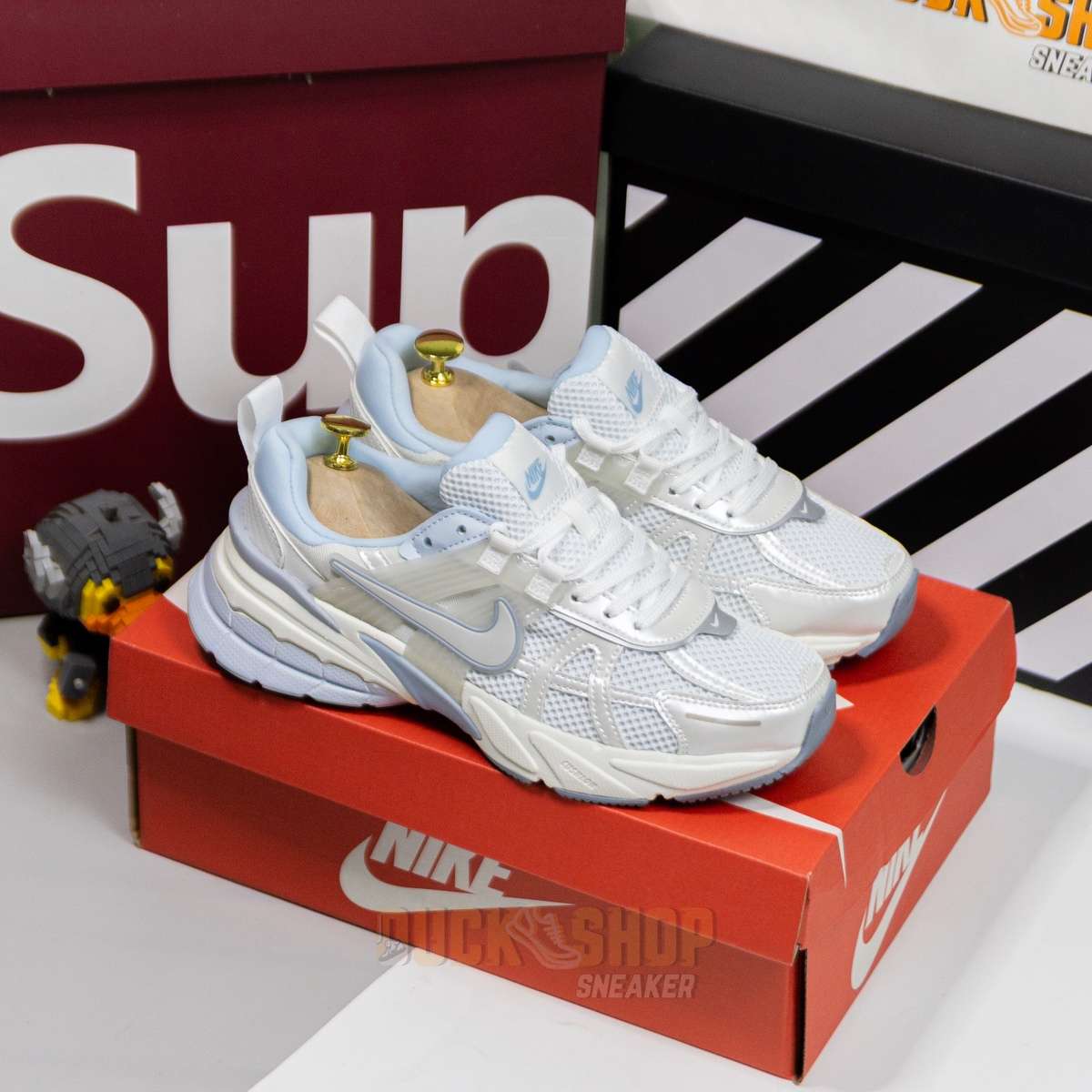 Alternative view of Giày Nike V2K Run Platinum Tint Summit White Light Smoke Grey