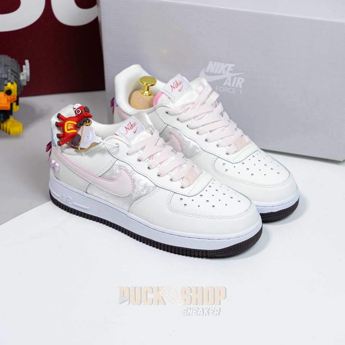 Alternative view of Giày Nike Air Force 1 Low Valentine's Day