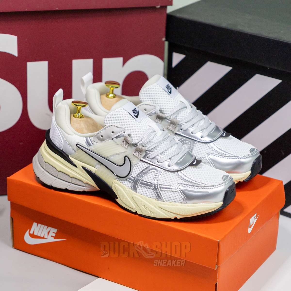 Alternative view of Giày Nike V2K Run Pure Platinum Metallic Silver